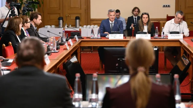 Béremelést és az ágazati elvándorlás megállítását sürgetik a gyermekvédelemben