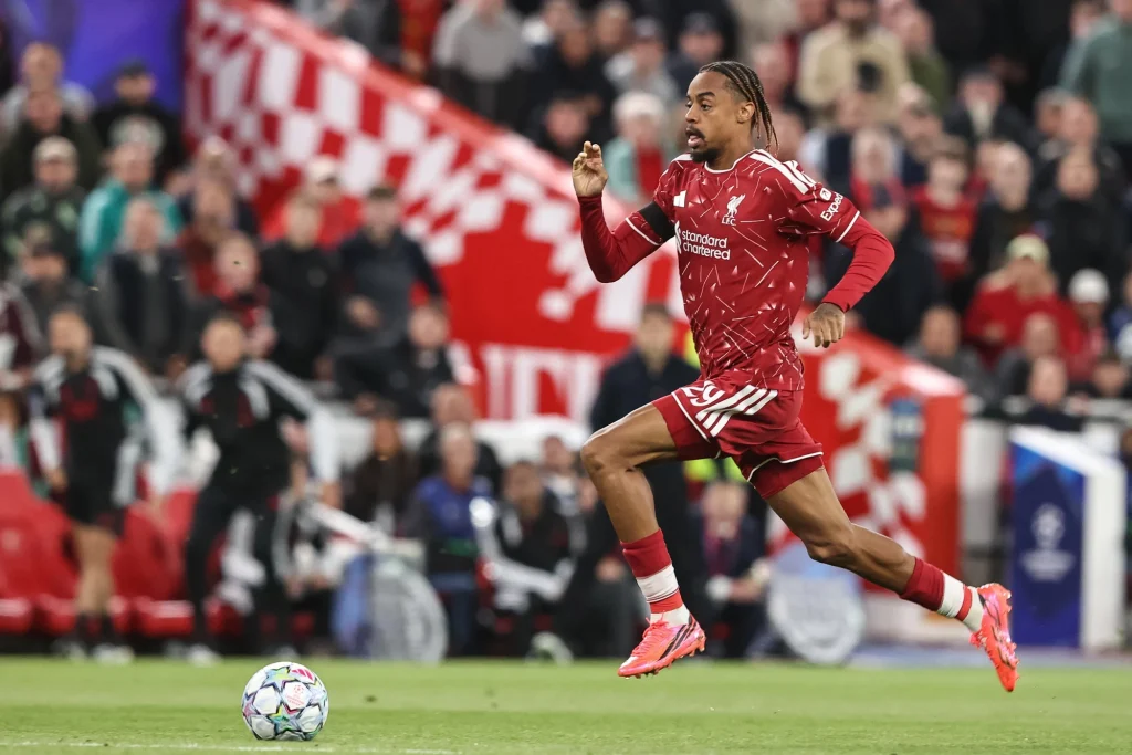 Bradley Barcola szerint a Premier League kevésbé taktikus, mint a Ligue 1