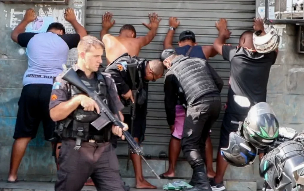Egy évvel a véres favela-rajtaütések után: hatásos-e az új brazil törvény?