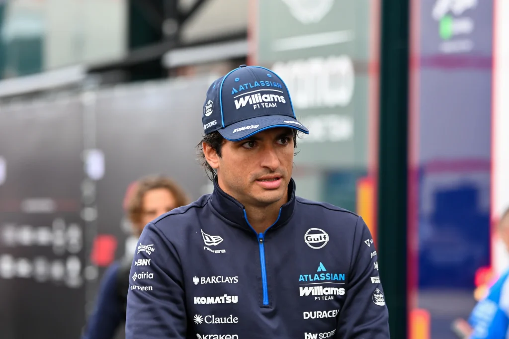 Carlos Sainz a Forma–1 káosza után: „Komoly önvizsgálatot kell tartanunk, hogyan jutottunk el idáig”