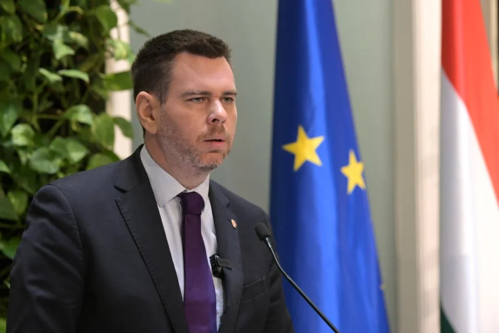 Vitézy Dávid: Csökken a 7,5 tonna feletti tehergépjárművek és autóbuszok jövedéki adója az év végéig