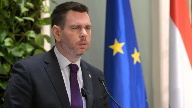 Vitézy Dávid: Csökken a 7,5 tonna feletti tehergépjárművek és autóbuszok jövedéki adója az év végéig