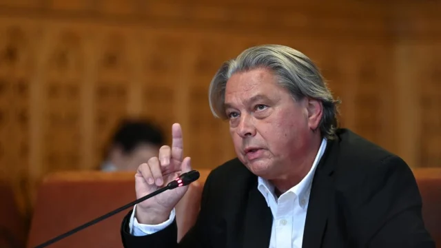 A bicskei gyermekotthon ügyében hallgatta meg a parlamenti vizsgálóbizottság Csomós Miklóst