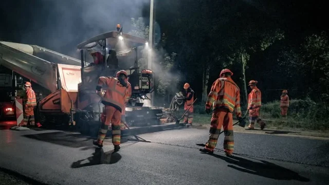 Éjszakai útkarbantartás: 91 ezer munkaóra a Magyar Közút hálózatán