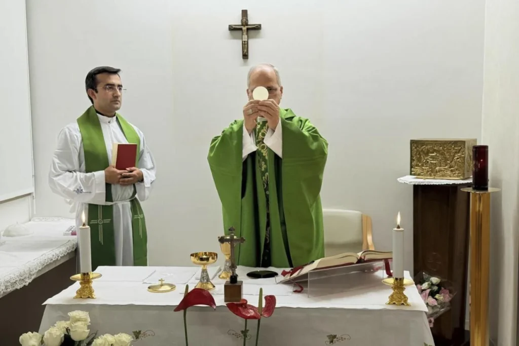 A római Gemelli-klinika orvosai engedélyezték XIV. Leó pápa hazatérését a Vatikánba