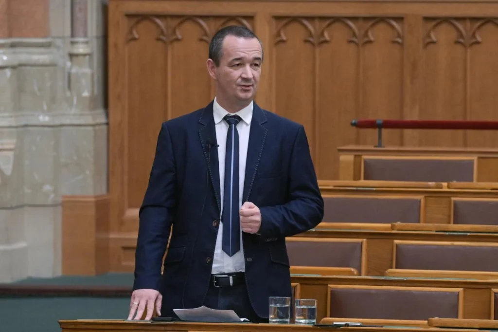 Elhalasztják a cég- és civil szervezetek nyilvántartásának egyesítését