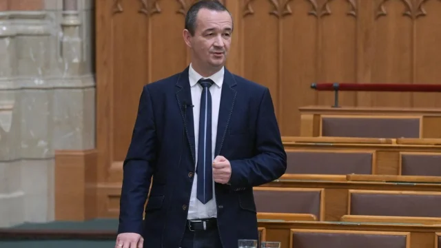 Elhalasztják a cég- és civil szervezetek nyilvántartásának egyesítését