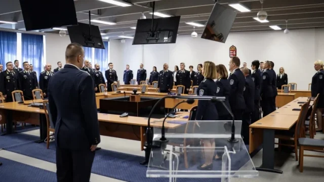 Október 23-a alkalmából rendőröket tüntettek ki a Bács-Kiskun Megyei Rendőr-főkapitányságon