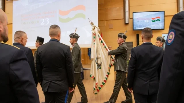 Számos rendőrt tüntettek ki és léptettek elő a nemzeti ünnep alkalmából a budapesti központi ünnepségen