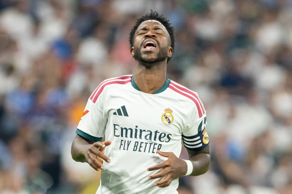 Vinícius Júnior a Villarreal elleni kiállítása után kért elnézést a Real Madrid szurkolóitól