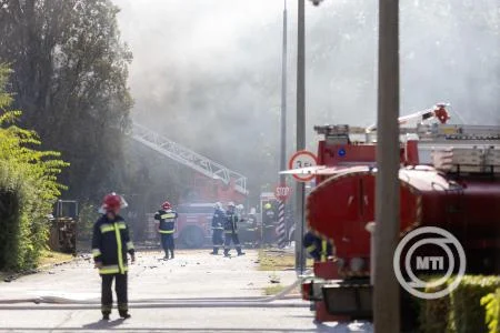 Megfékezték a lángokat a szegedi Medikémia Zrt. üzemében