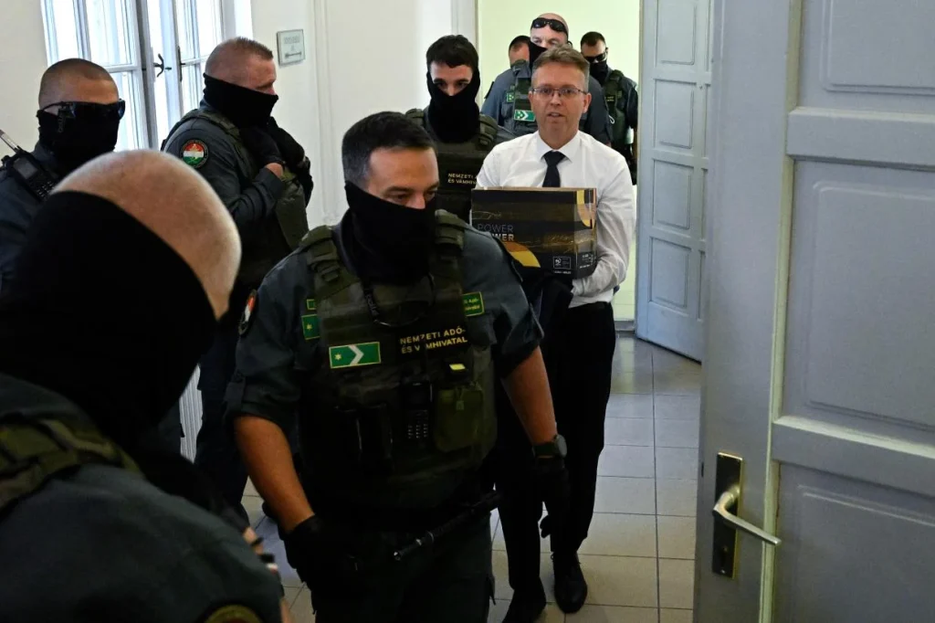 Letartóztatta a bíróság Hankó Balázs volt minisztert bűnszövetségben elkövetett hűtlen kezelés gyanúja miatt