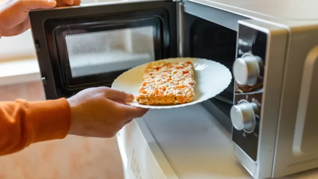 Az esti nassolás akár 30 százalékkal is növelheti a májbetegség kockázatát