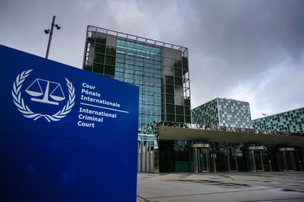Az Európai Unió elfogadhatatlan fenyegetésnek nevezte a Nemzetközi Büntetőbíróság elleni amerikai szankciókat