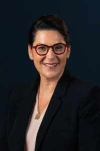 Fatima Zahra Mansouri személyében először neveztek ki női kormányfőt Marokkóban