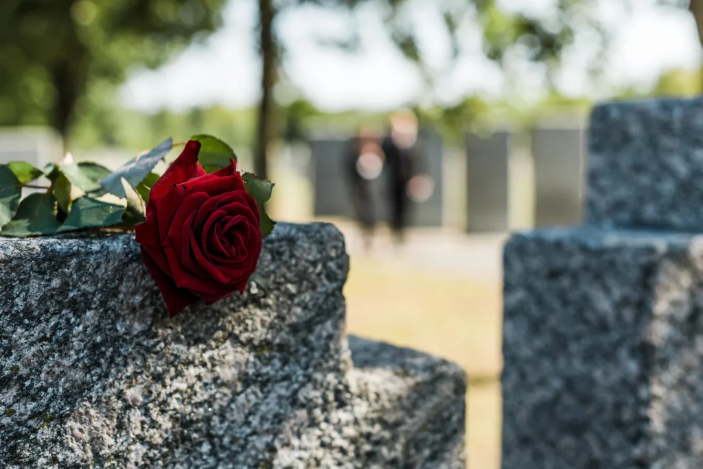 Fokozott rendőri jelenlét lesz a temetők környékén mindenszentekkor