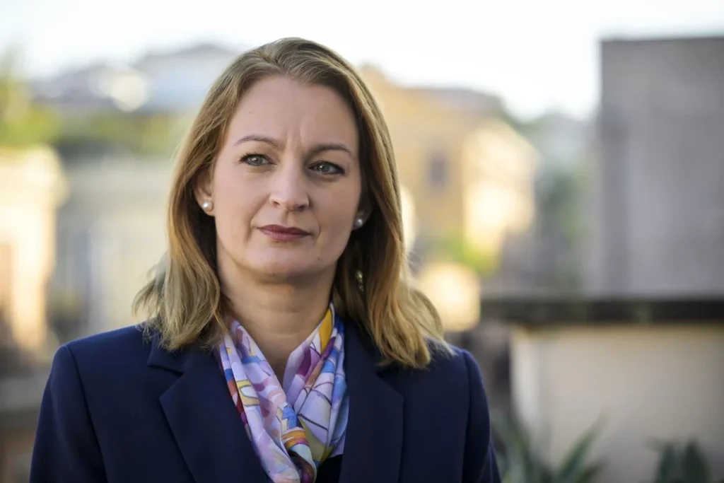 Forsthoffer Ágnes elítélte a franciaországi erőszakos zavargásokat