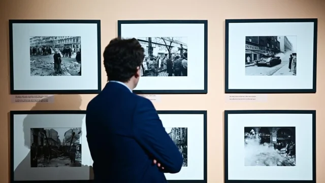 Mario De Biasi 1956-os budapesti fotóiból nyílt kiállítás a debreceni Déri Múzeumban