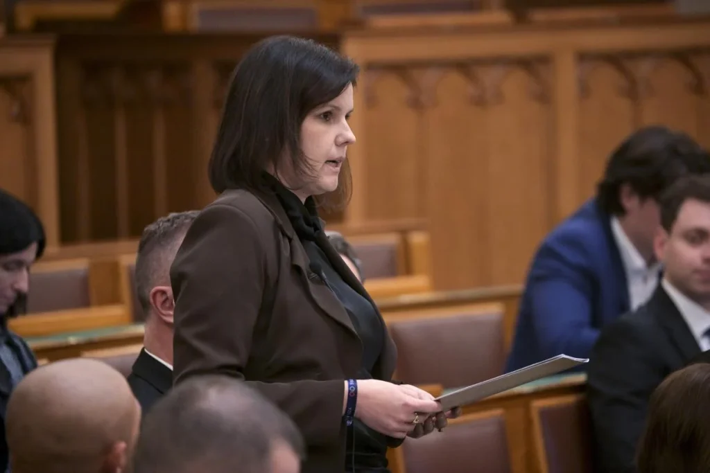 Éles vita zajlott az Országgyűlésben a gyermekvédelmi törvénycsomag módosításáról