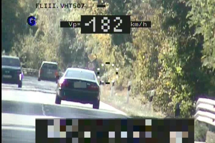 A 6-os főúton 182 km/h-val száguldó sofőrtől a helyszínen elvették a jogosítványát