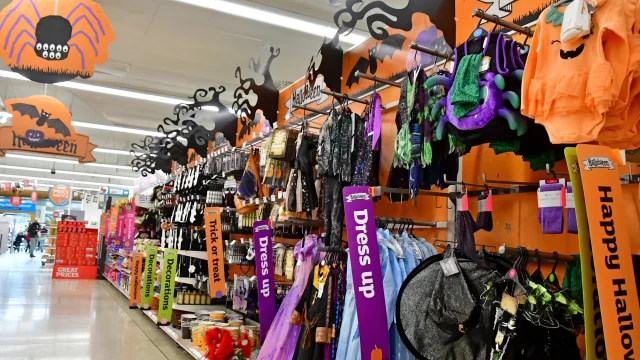 Lengyel üzletláncok vonják ki a forgalomból a Halloween-kellékeket a közelmúltbeli késelések után