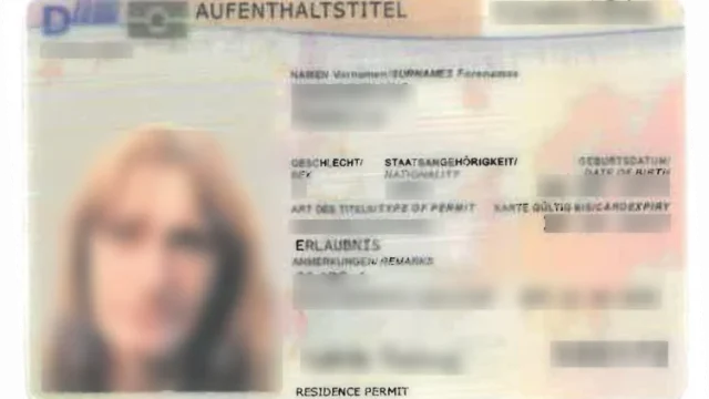Hamis német tartózkodási engedéllyel próbált meg kilépni az országból egy szerb nő Röszkénél