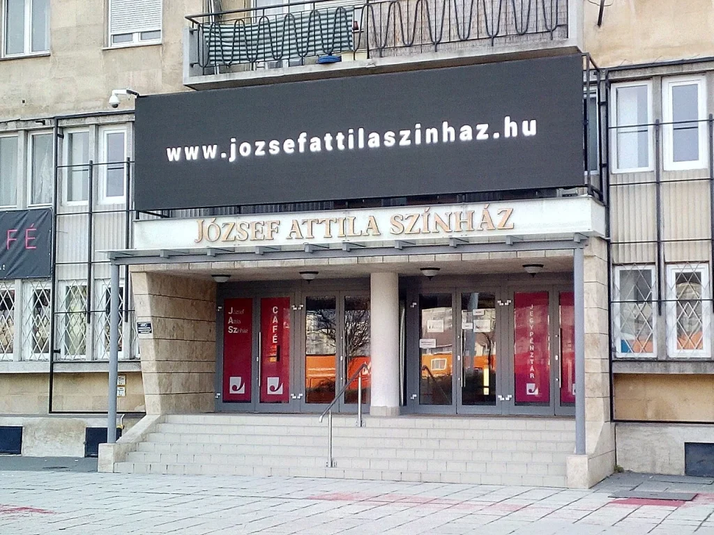 Hetvenéves a József Attila Színház, ünnepi programokkal emlékeznek 1956-ra
