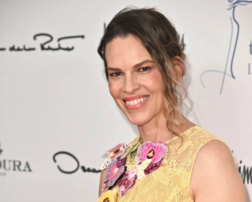 Hilary Swank 52 évesen várja harmadik gyermekét