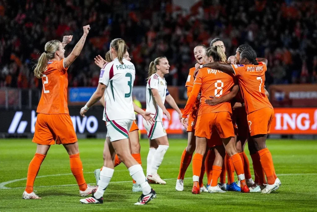 Hollandia kettős győzelemmel jutott tovább a női labdarúgó-vb pótselejtezőjéből
