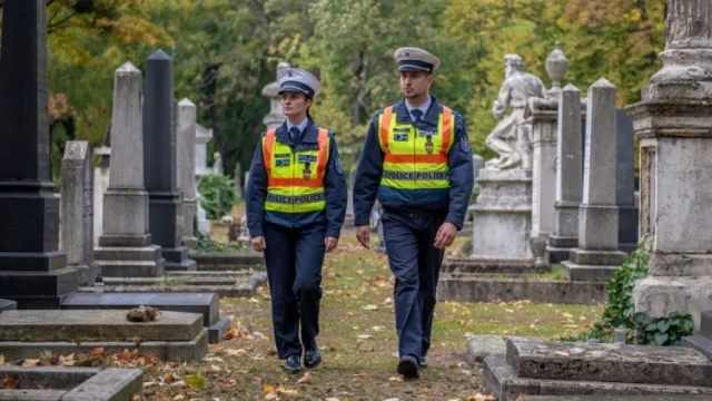Forgalomkorlátozások lépnek életbe a budapesti temetők környékén mindenszentekkor