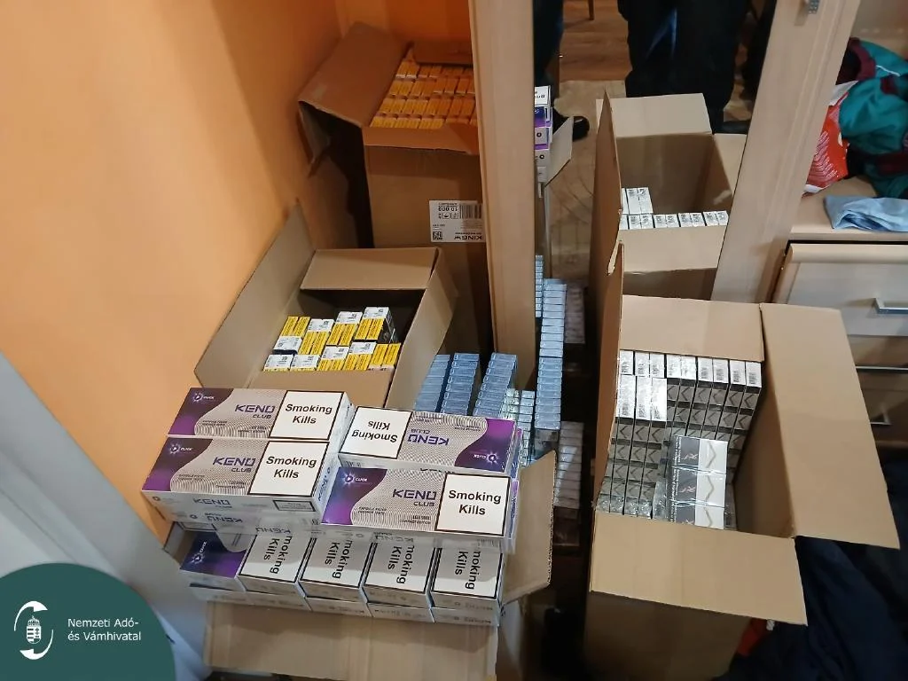 Több mint 2500 doboz illegális cigarettát találtak egy Bács-Kiskun vármegyei házban