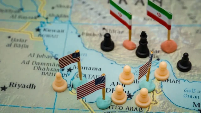 Irán: A Hormuzi-szoros csak a feltételek teljesülése után nyílik meg