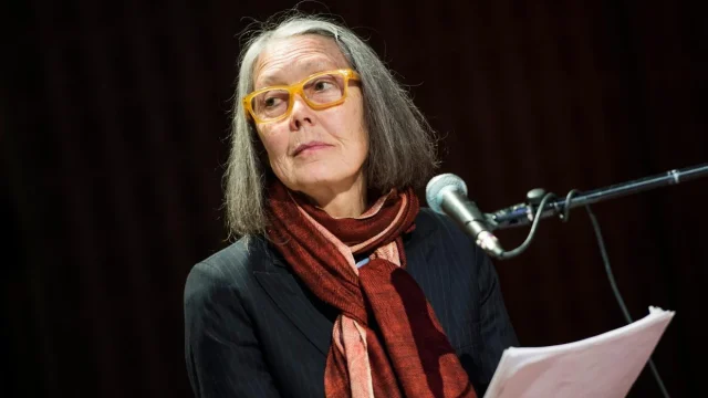 Jótékony célokra ajánlja fel az irodalmi Nobel-díjjal járó pénzjutalmat Anne Carson