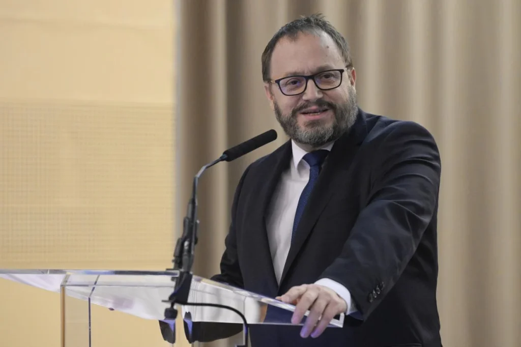 Kármán András: a túlárazás elleni fellépés ellensúlyozza az új intézkedések hiánynövelő hatását