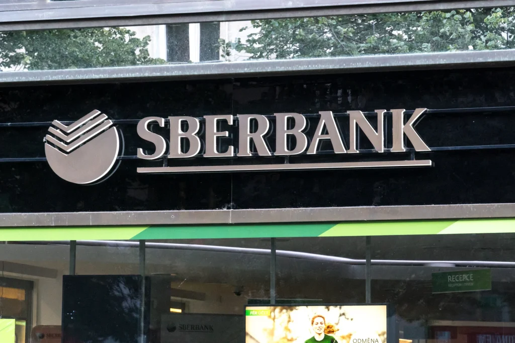 Több mint 309 millió eurós kártérítést követel az EU-tól a Sberbank Europe jogutódja a bankeladások miatt