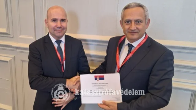 Oklevéllel köszönte meg Szerbia a magyar tűzoltók nyári segítségét