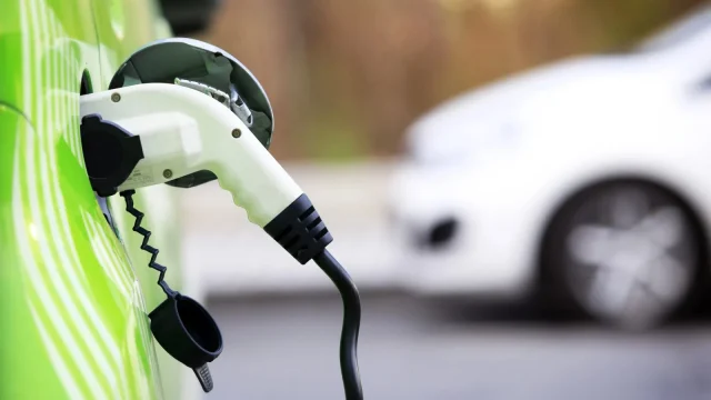 Szeptemberben globálisan két százalékkal csökkent az elektromos autók eladása