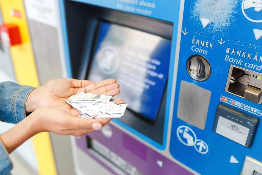 Jelentősen csökkent a meghibásodások száma a BKK korszerűsített jegyautomatáinál