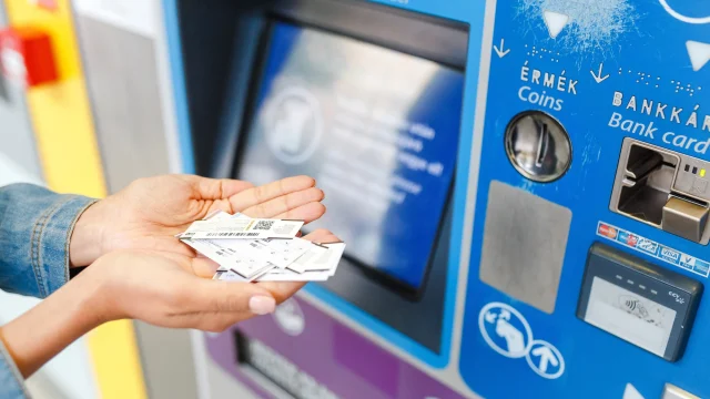 Jelentősen csökkent a meghibásodások száma a BKK korszerűsített jegyautomatáinál