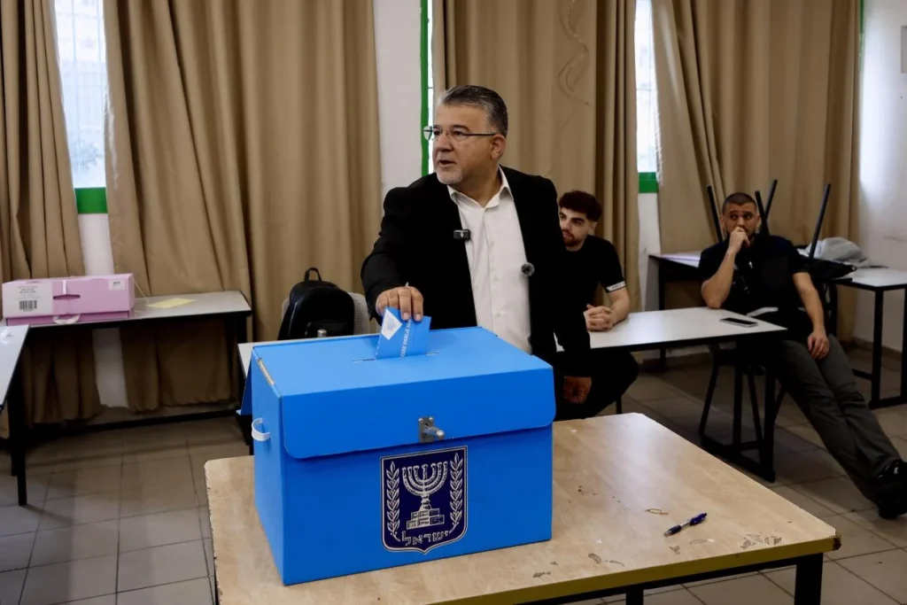 Rekordrészvételt mértek az izraeli parlamenti választások reggeli óráiban