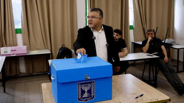 Rekordrészvételt mértek az izraeli parlamenti választások reggeli óráiban