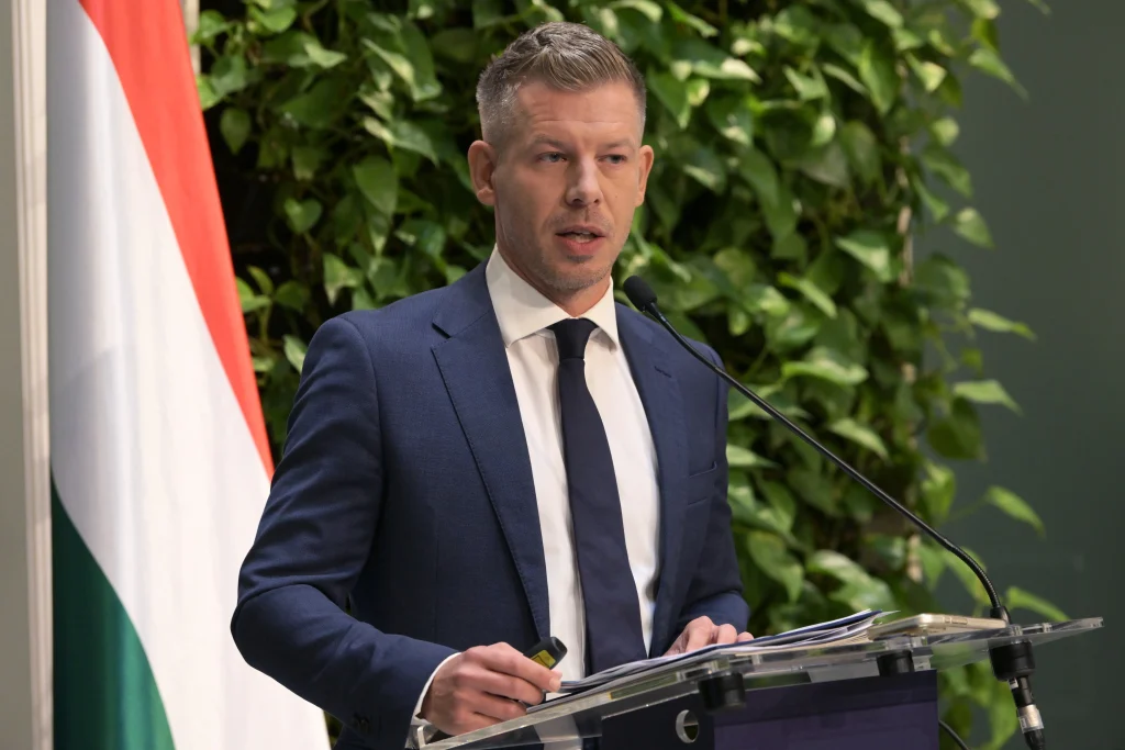 Magyar Péter: Kizárják a V-Híd Zrt.-t a vasúti közbeszerzésekből