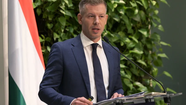 Magyar Péter: Kizárják a V-Híd Zrt.-t a vasúti közbeszerzésekből