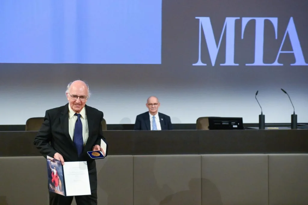 Kollár János kapta a Bolyai János Nemzetközi Matematikai Díjat