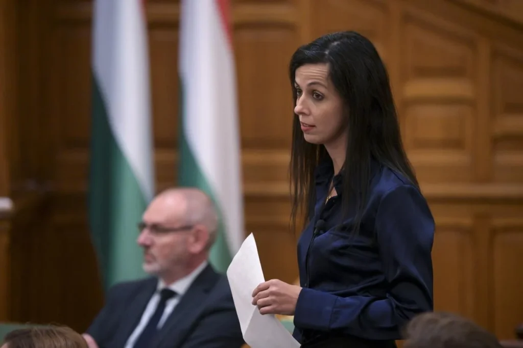 Költségvetési módosítás és gyermekvédelmi javaslatok az Országgyűlésben