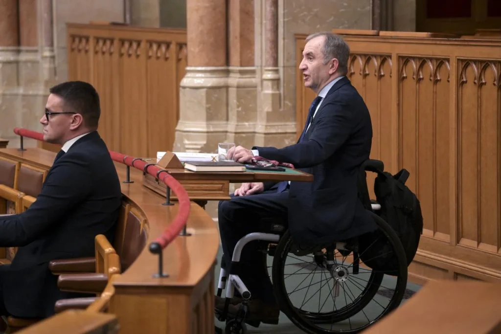 Költségvetési módosítás és gyermekvédelmi javaslatok az Országgyűlésben