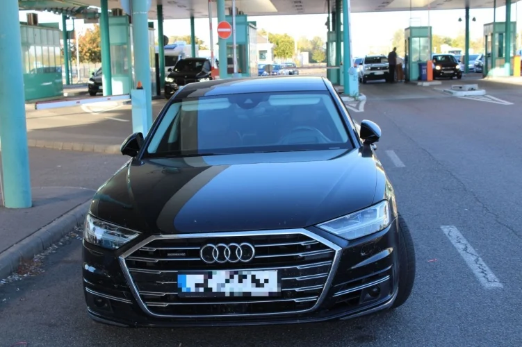 A röszkei határátkelőn foglalták le a német hatóságok által körözött, 20 millió forint értékű Audi A8-ast