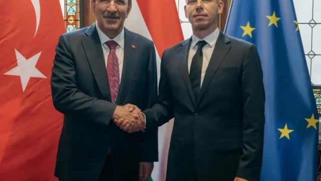Külföldi delegációk érkeztek Budapestre az 1956-os forradalom ünnepére