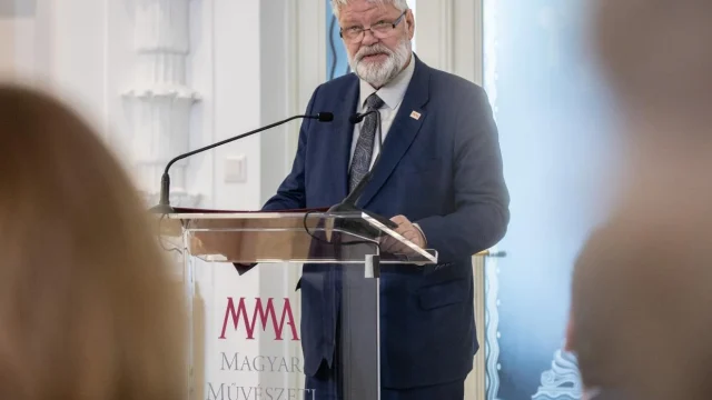 Kültéri tablókiállítás nyílt Jankovics Marcell tiszteletére Budapesten