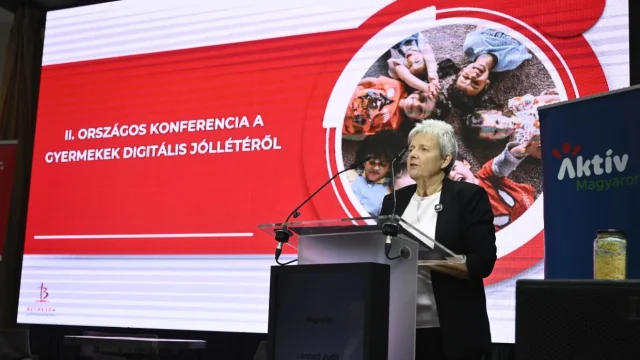 A tudatos oktatást és a példamutatást szorgalmazza a digitális eszközhasználatban a miniszter